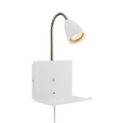 Markslöjd Cuarto vägglampa, vit 30 cm järnplugg USB-port hylla
