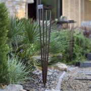 Les Jardins LED-solfackla Tinka, corten, 90 cm, markspett