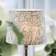 PR Home bordslampa Liam Sofia Eldertree, grön/mässing, 55 cm
