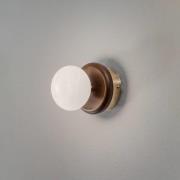 Lucea Tolosa vägglampa, mässingsfärgad, Ø 12 cm, glas, trä