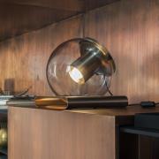 Oluce bordslampa The Globe, guldfärgad/brons, glas