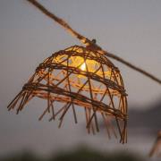 Newgarden LED-solcellsljusslinga Alma, träfärgad, PVC, IP44