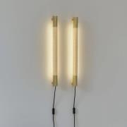 GEJST vägglampa Radent kontakt, mässing, höjd 70 cm, G13 LED