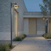 Lucande LED-utomhuslampa Montaro, antracit, 220 cm, IP54