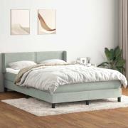 vidaXL Ramsäng med madrass ljusgrå 140x210 cm sammet