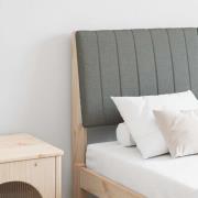 vidaXL Klädd sänggavel Mörkgrå 140 cm Massiv furu