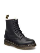 Dr. Martens 1460 Serena Black Burnished Wyoming Svart