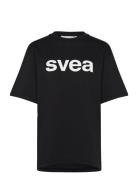 Svea Swaustin Boxy Logo Ss T-Shirt Svart