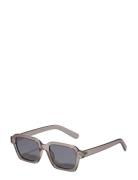 Pilgrim Annalise Sunglasses Light Grey Grå